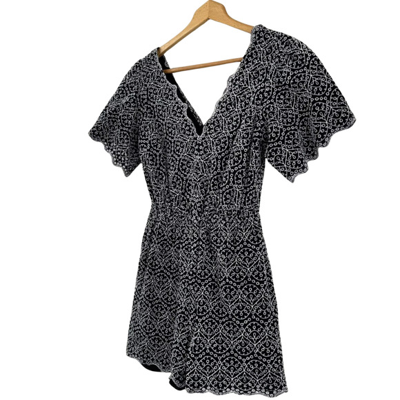 Express Formal Romper Overalls Black White Geometric Lined V Neck Women's Size S - Picture 3 of 16